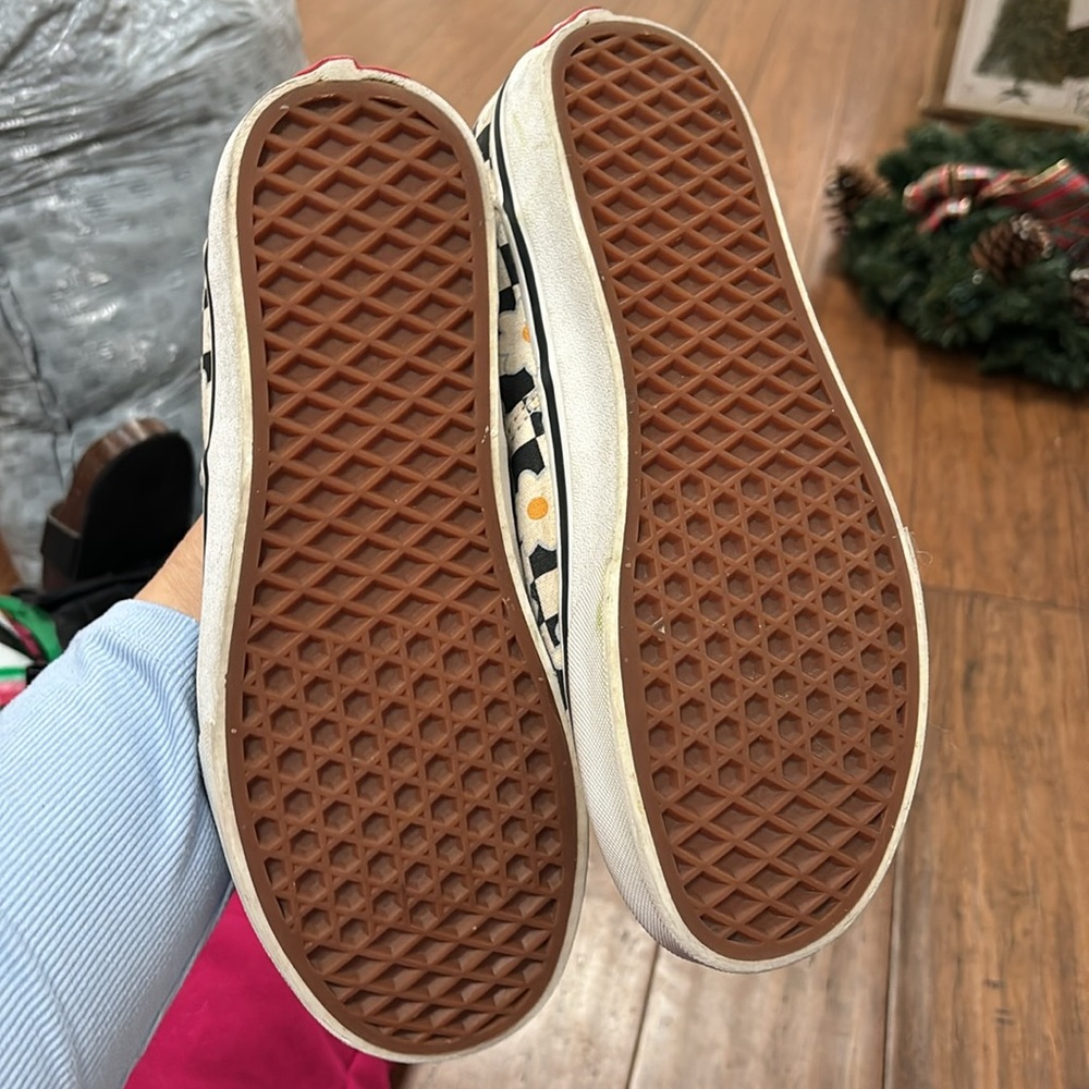 Vans - Picture 2 of 3